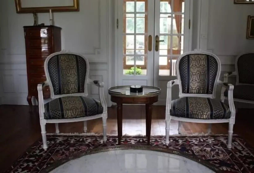 ペンション Chambres D Hotes Spa Château D Omiécourt