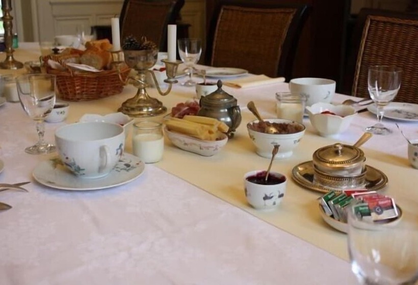 펜션 Chambres D Hotes Spa Château D Omiécourt