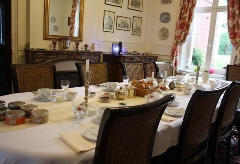 펜션 Chambres D Hotes Spa Château D Omiécourt