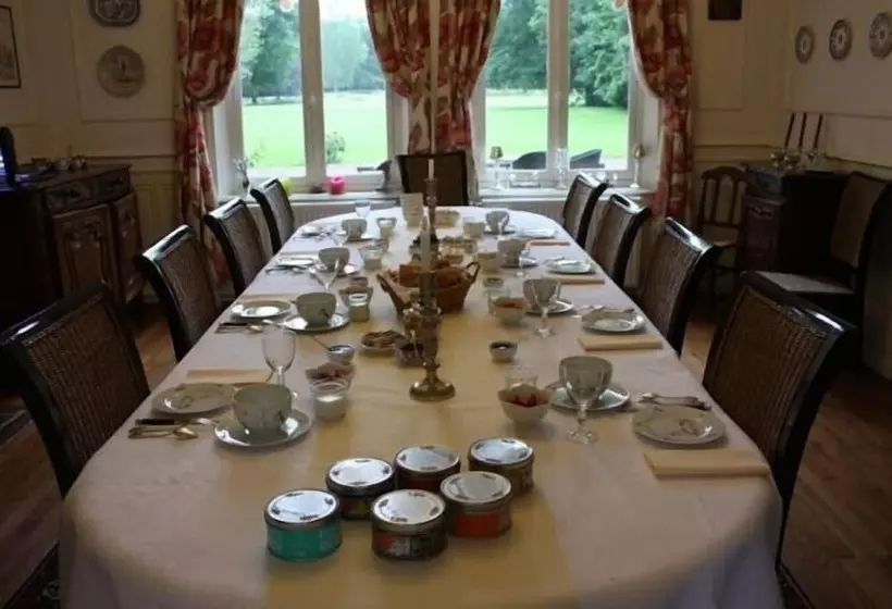 ペンション Chambres D Hotes Spa Château D Omiécourt