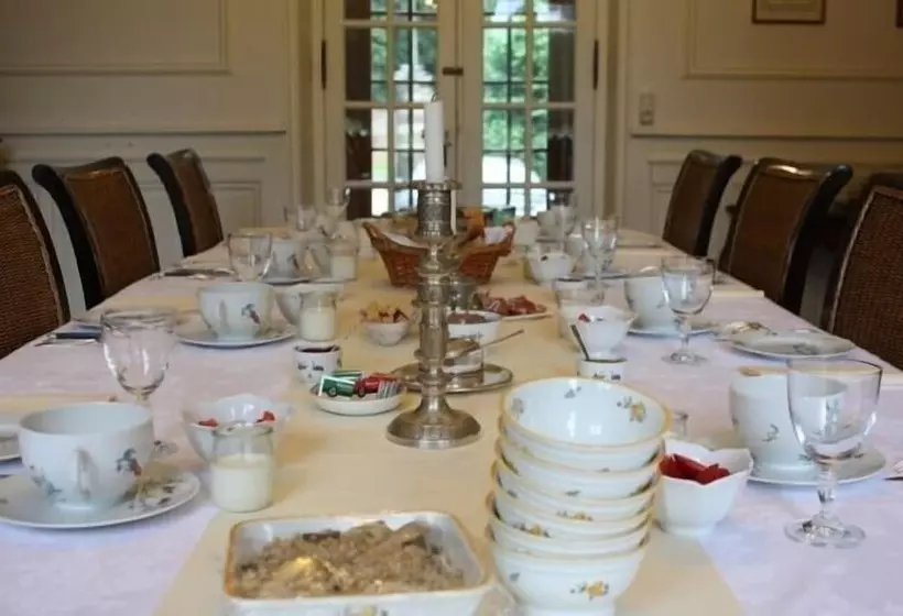 ペンション Chambres D Hotes Spa Château D Omiécourt