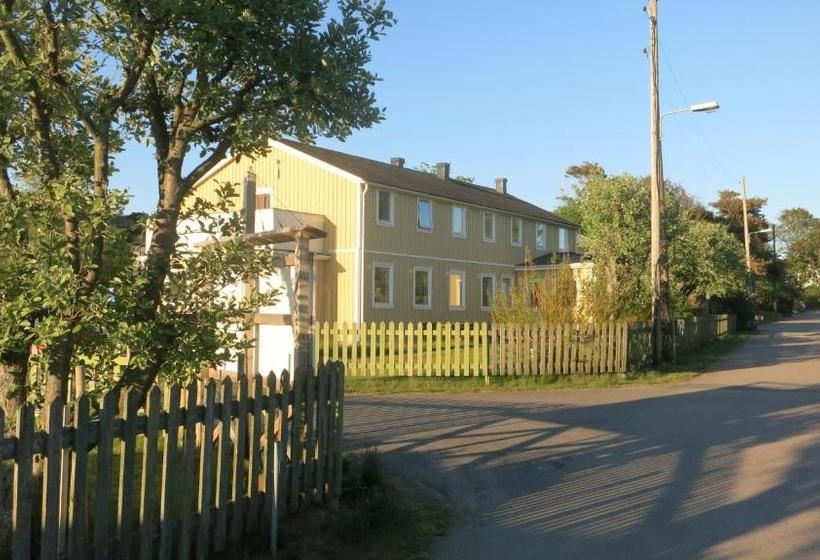 Vallersviks Vandrarhem änggården