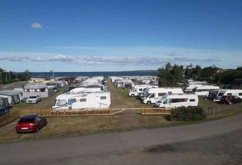 Vallersviks Vandrarhem änggården