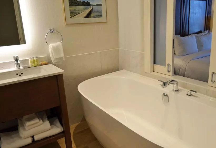 Doubletree Fallsview Resort & Spa By Hilton Niagara Falls