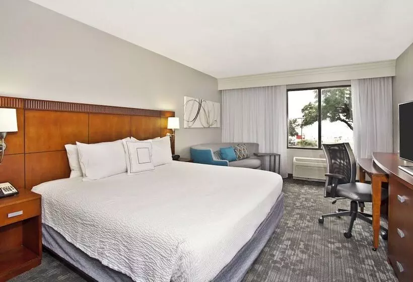 فندق Courtyard By Marriott Gulfport Beachfront