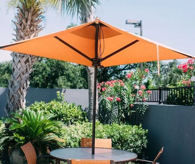 فندق Courtyard By Marriott Gulfport Beachfront