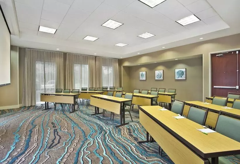 فندق Courtyard By Marriott Gulfport Beachfront