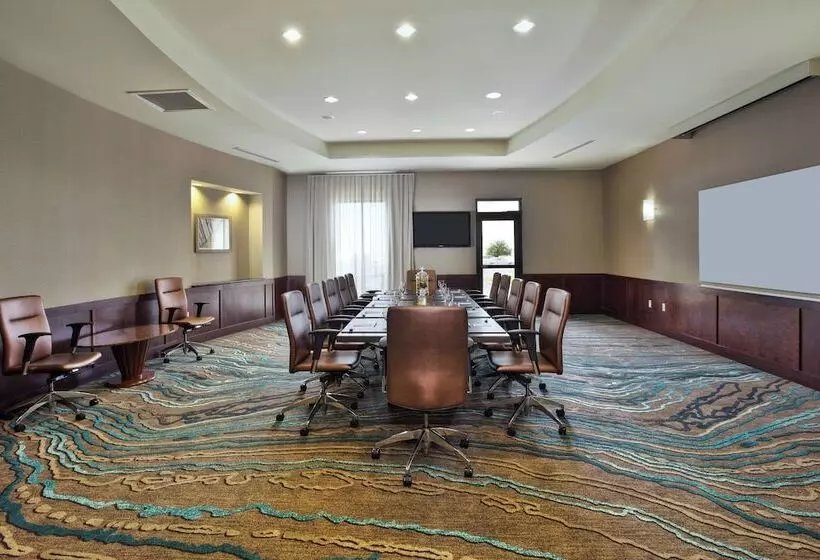 فندق Courtyard By Marriott Gulfport Beachfront