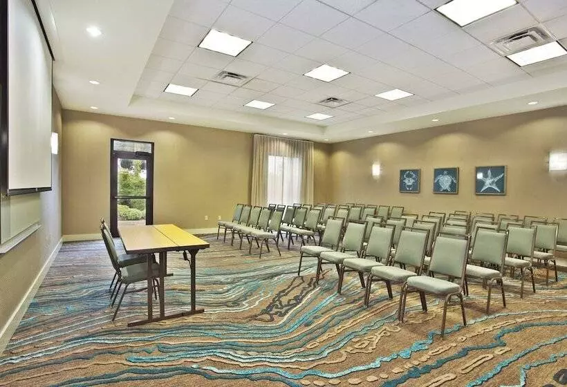 فندق Courtyard By Marriott Gulfport Beachfront