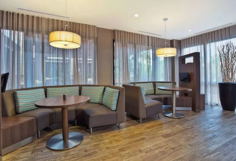 فندق Courtyard By Marriott Gulfport Beachfront