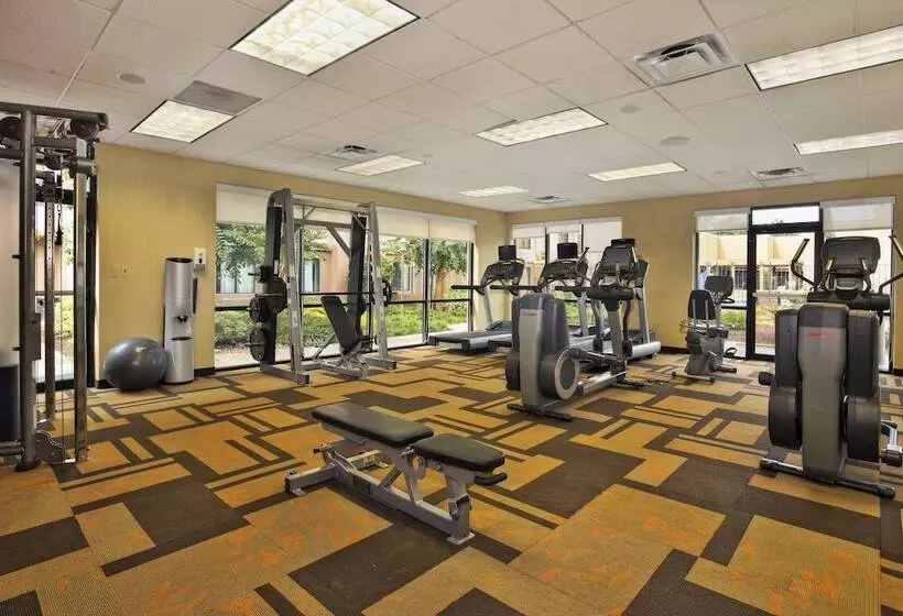 فندق Courtyard By Marriott Gulfport Beachfront