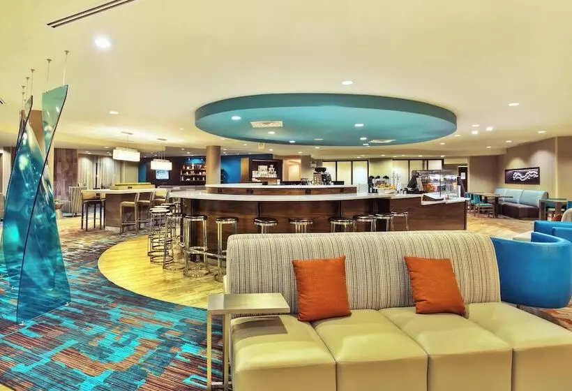 فندق Courtyard By Marriott Gulfport Beachfront