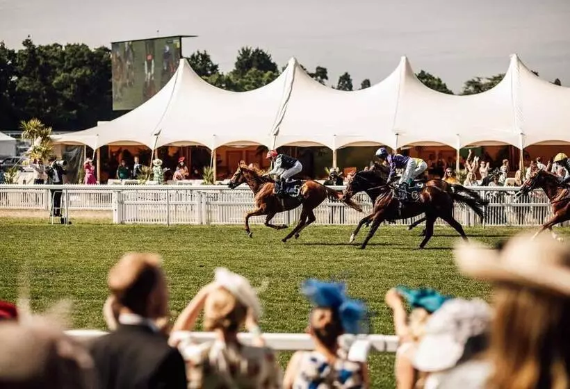 בית מלון כפרי Crowne Plaza Marlow, An Ihg