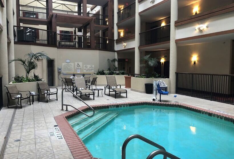 هتل Hilton Garden Inn San Antonio Airport