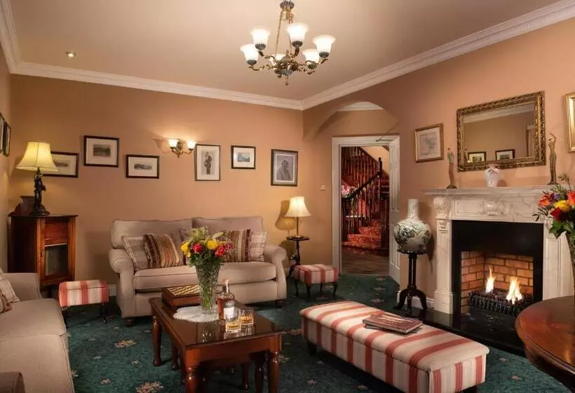 فندق Killarney Lodge