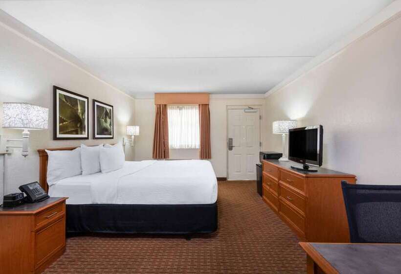 בית מלון כפרי La Quinta East Deerfield Beach Boca Raton