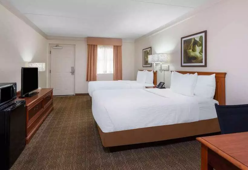 בית מלון כפרי La Quinta East Deerfield Beach   Boca Raton