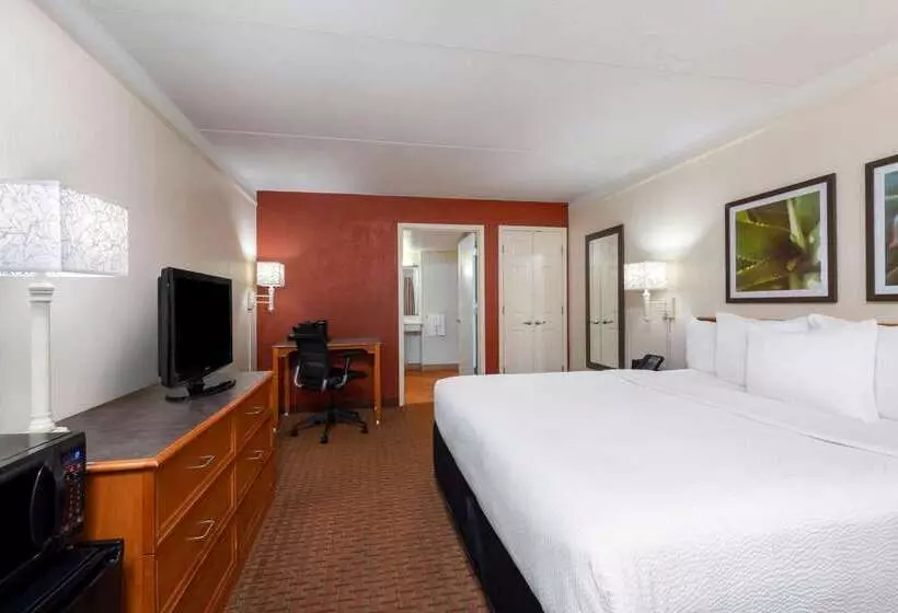 בית מלון כפרי La Quinta East Deerfield Beach   Boca Raton