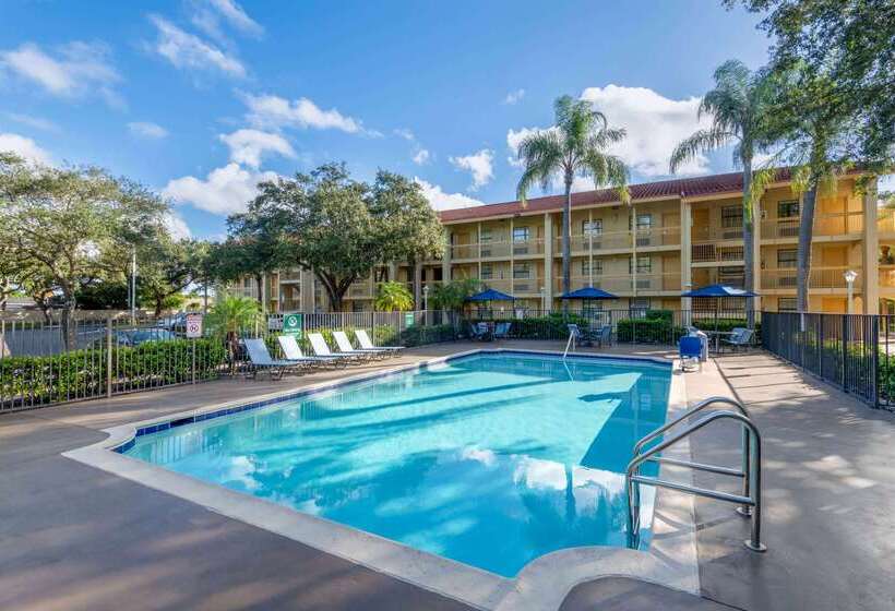 בית מלון כפרי La Quinta East Deerfield Beach Boca Raton