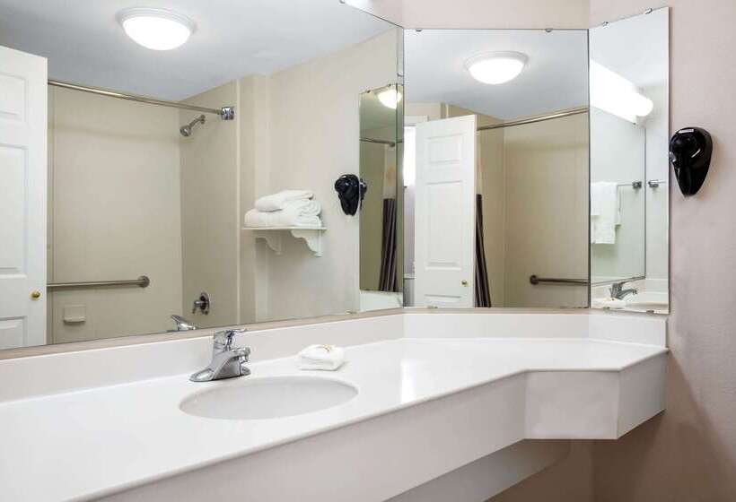 هتل La Quinta By Wyndham Austin Southwest