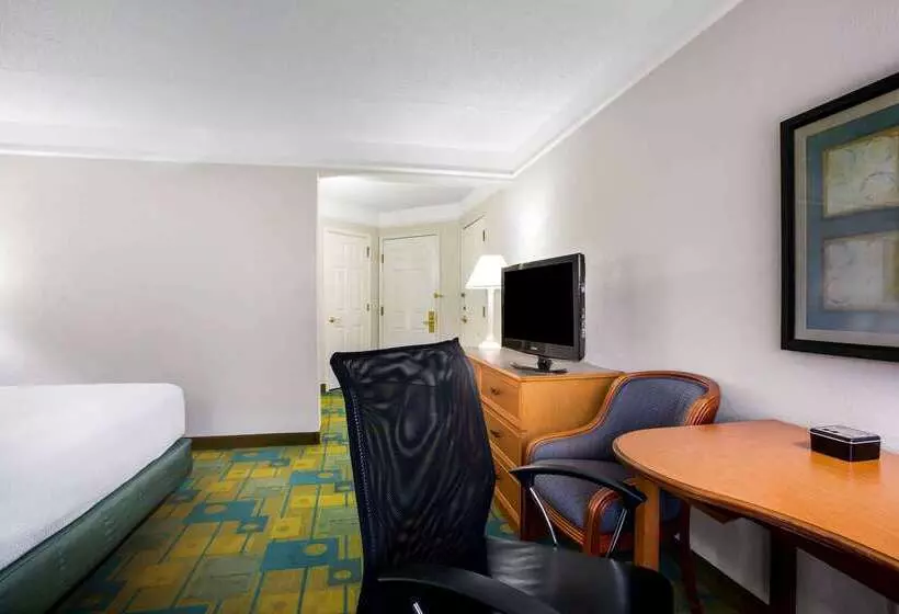 ホテル La Quinta By Wyndham Austin Southwest