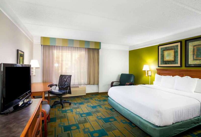 هتل La Quinta By Wyndham Austin Southwest