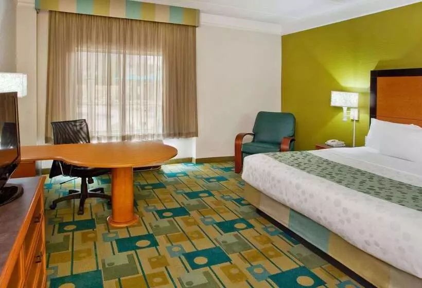 هتل La Quinta By Wyndham Greenville Haywood