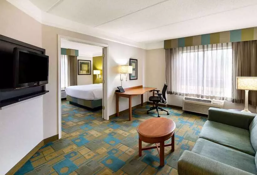 هتل La Quinta By Wyndham Greenville Haywood