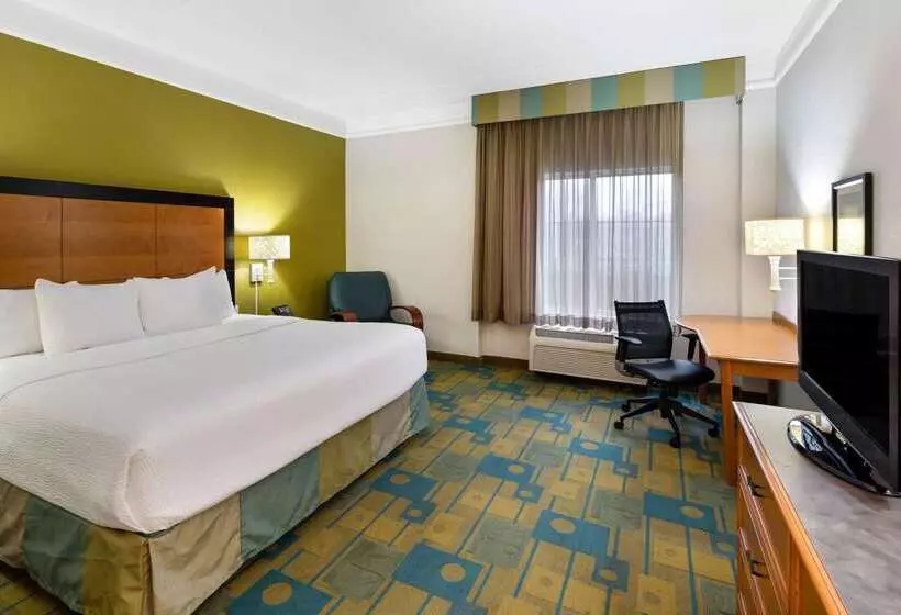 هتل La Quinta By Wyndham Greenville Haywood