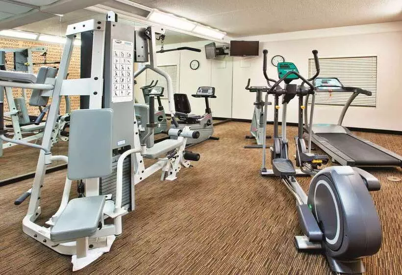 هتل La Quinta By Wyndham Winston Salem