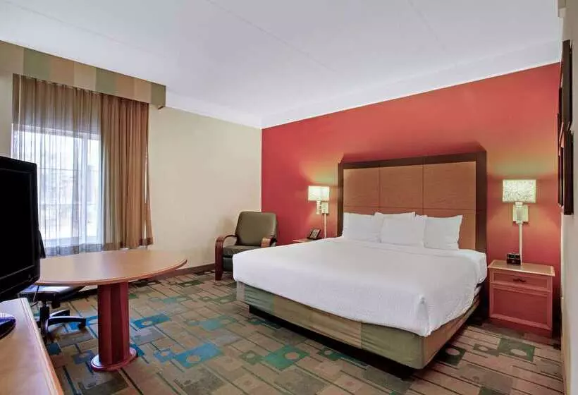 هتل La Quinta By Wyndham Winston Salem