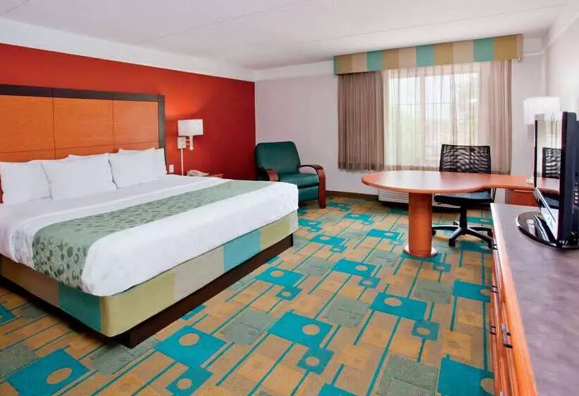 هتل La Quinta By Wyndham Winston Salem