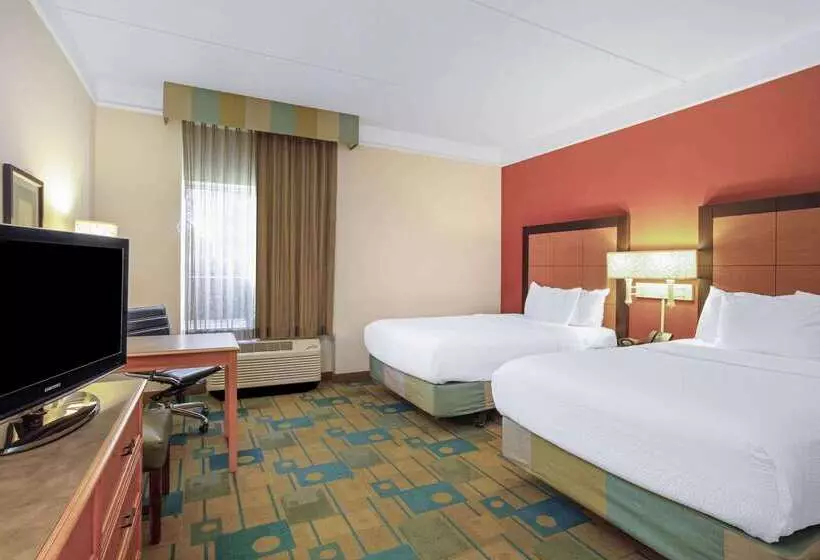 هتل La Quinta By Wyndham Winston Salem