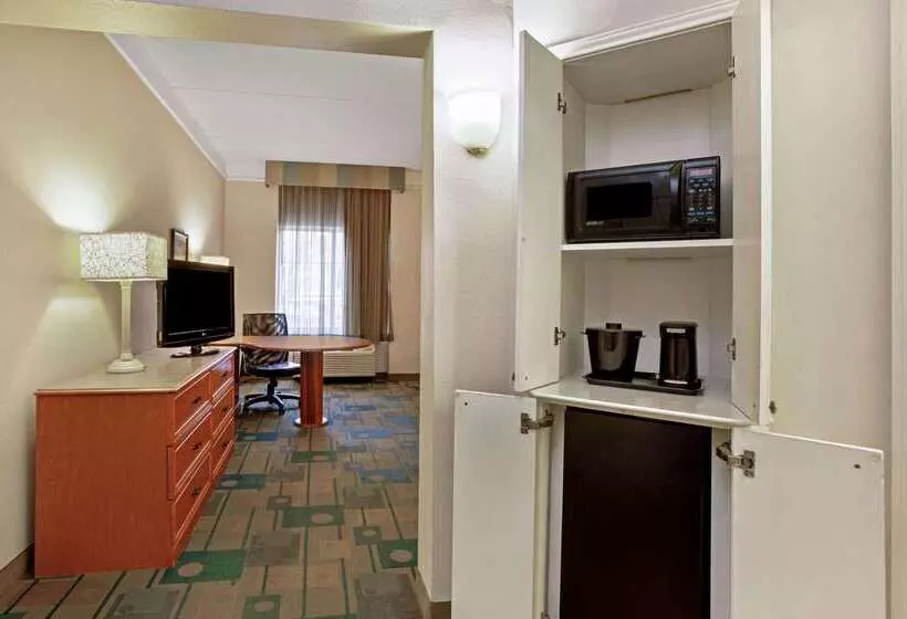 هتل La Quinta By Wyndham Winston Salem