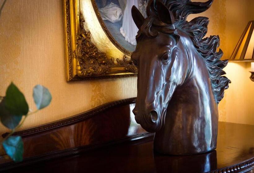 فندق Meadow Court