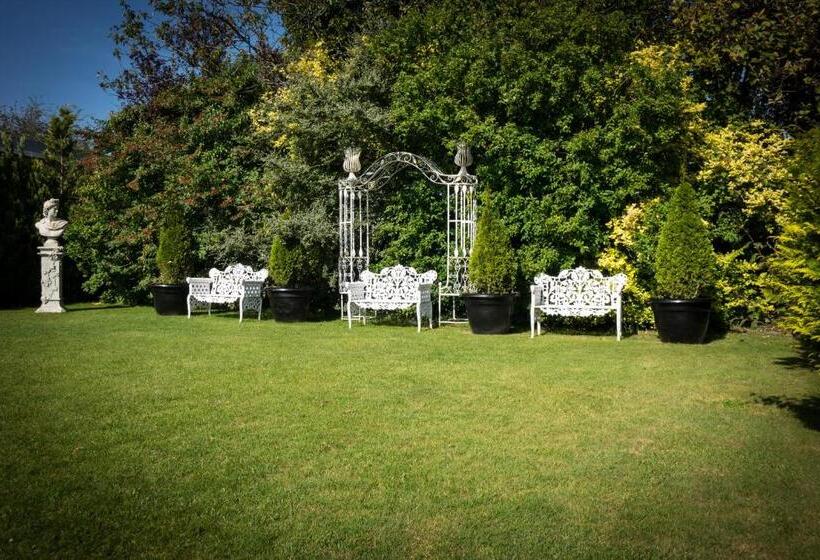 فندق Meadow Court