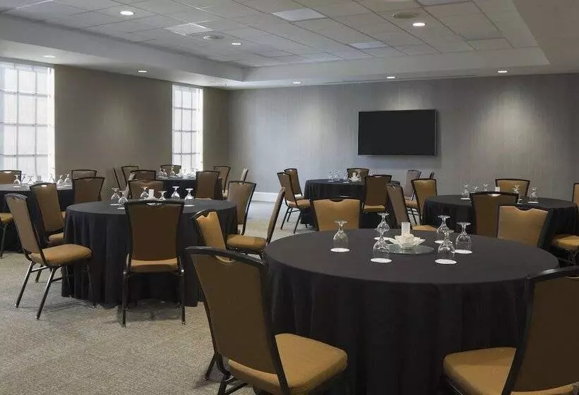 هتل Springhill Suites By Marriott New Orleans Warehouse Arts District