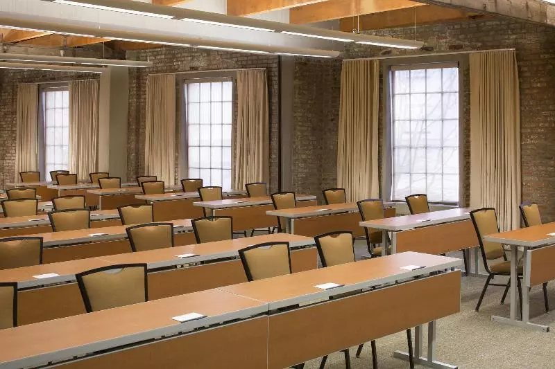 هتل Springhill Suites By Marriott New Orleans Warehouse Arts District