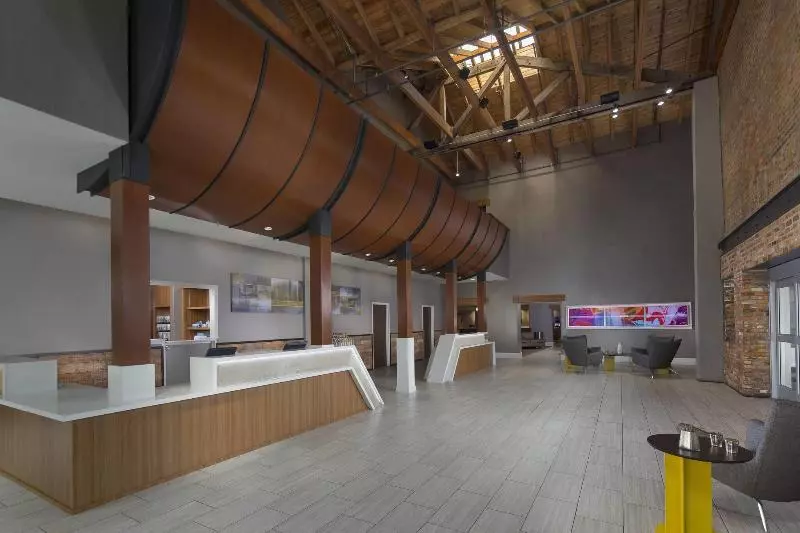 هتل Springhill Suites By Marriott New Orleans Warehouse Arts District