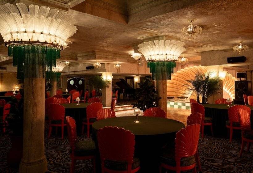 Lafayette Hotel & Club