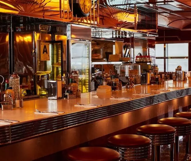 Lafayette Hotel & Club