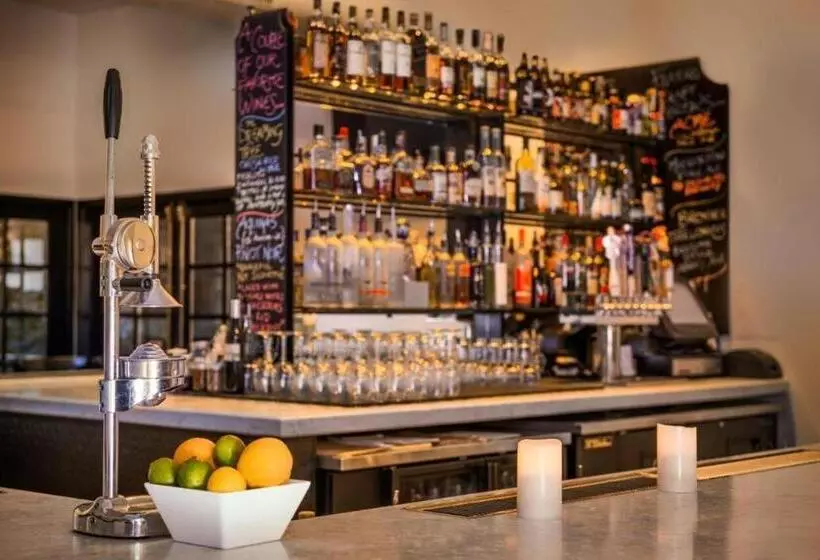 Lafayette Hotel & Club