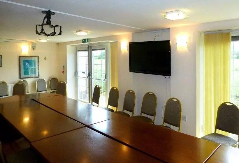 Отель The Peacock Country Inn