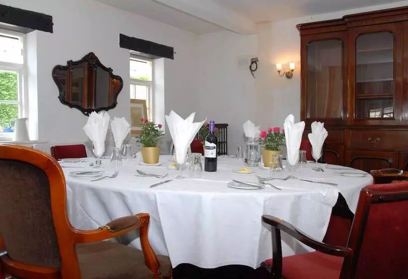 Отель The Peacock Country Inn