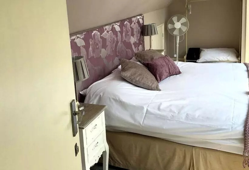 Отель The Peacock Country Inn