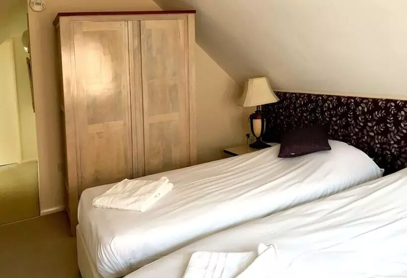 Отель The Peacock Country Inn