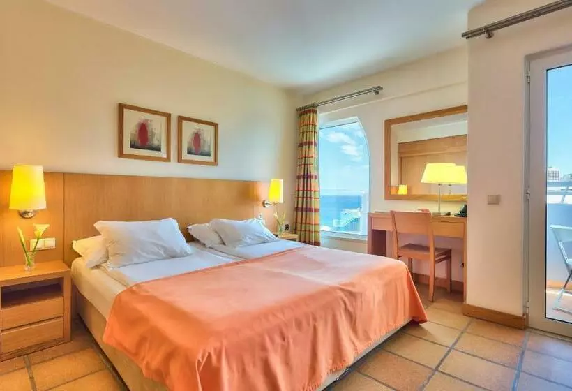 בית מלון כפרי The Views Monumental