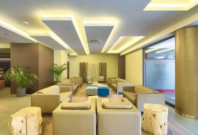 בית מלון כפרי The Views Monumental