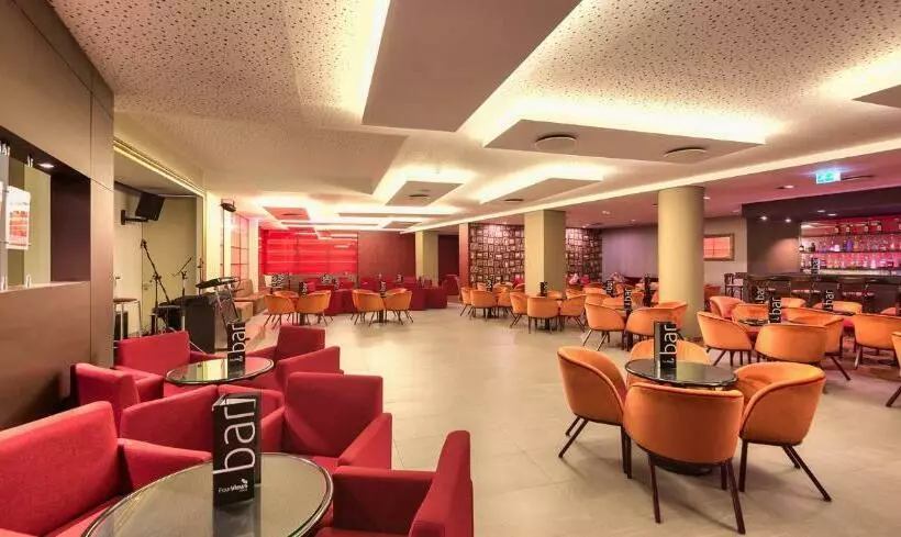 בית מלון כפרי The Views Monumental