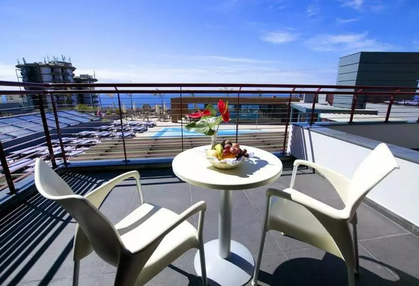 בית מלון כפרי The Views Monumental